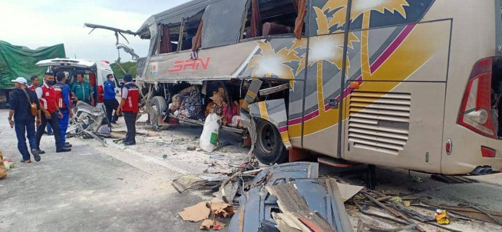 Kecelakaan Maut Bus Vs Tronton di Tol Lampung, 1 Meninggal dan 7 Luka