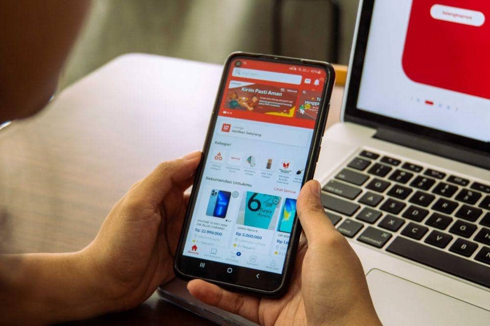 Telkomsel melakukan pembaruan dan pengembangan platform 99% Usahaku. (Dok. Telkomsel).