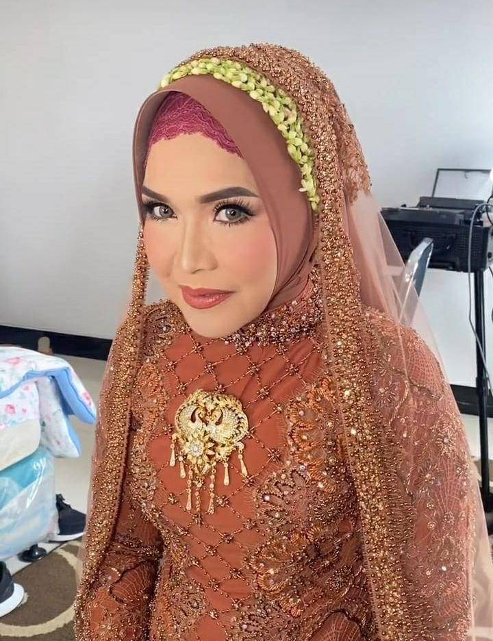 Umi Kalsum, ibunda Ayu Ting Ting. (Instagram.com/jannyy_mua)