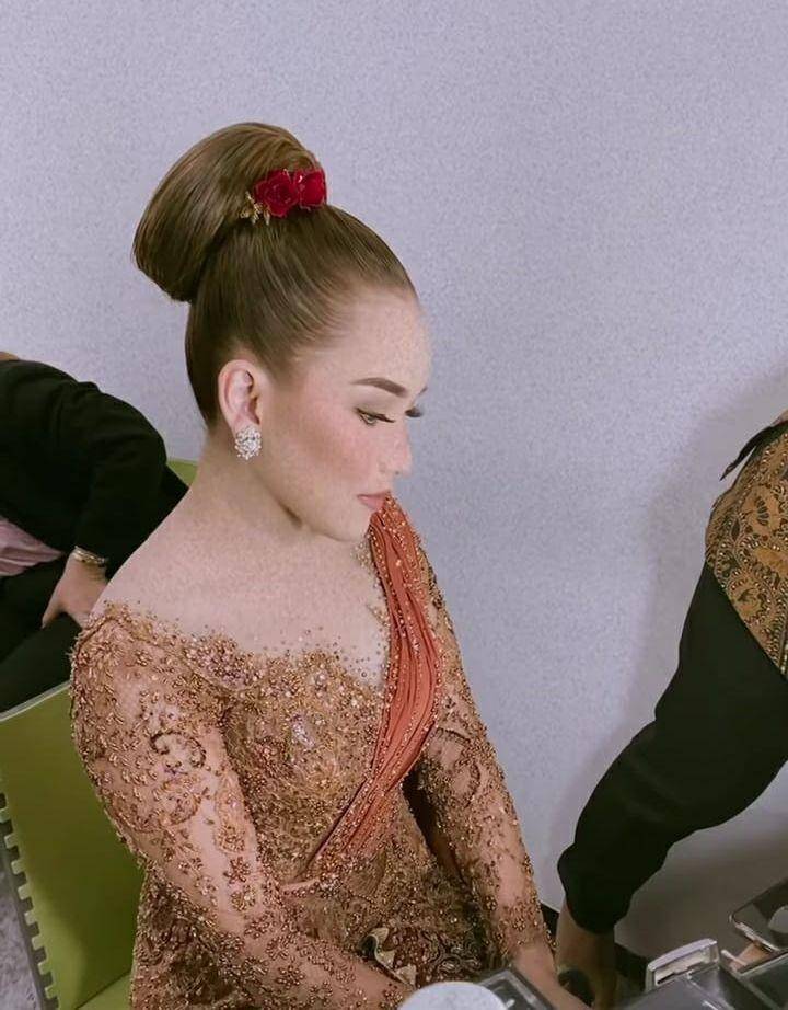 Ayu Ting Ting. (Instagram.com/essaoemry_7)