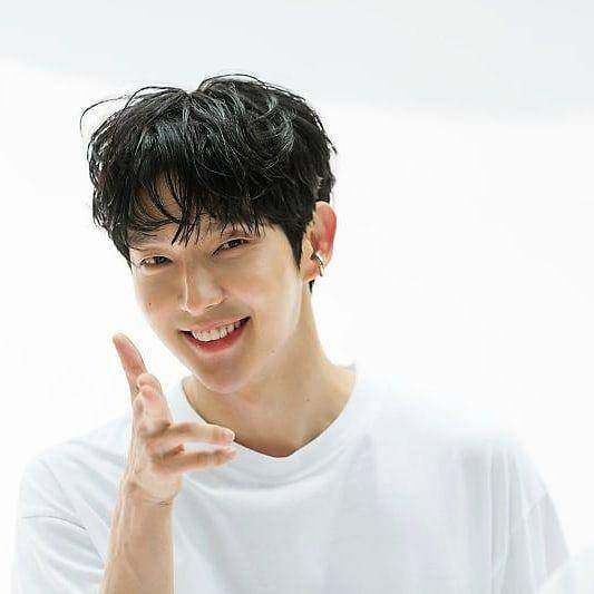 Lee Joon Gi (instagram.com/actor_jg)