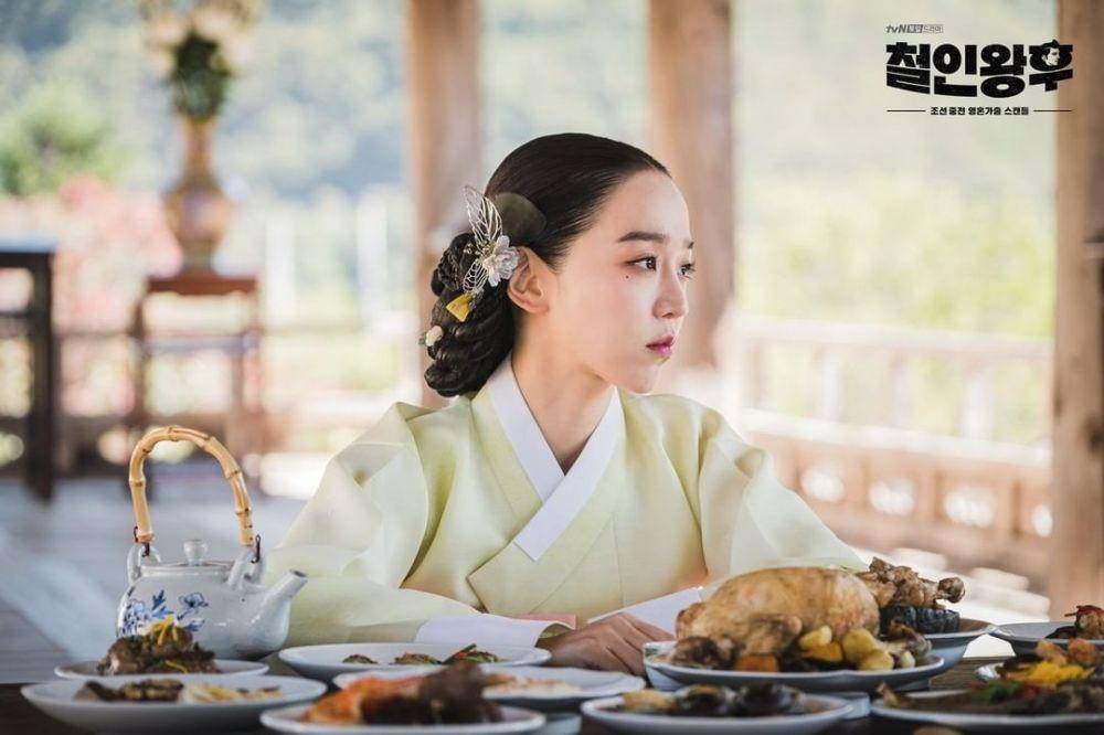 Aksesori kepala Dwikkoji. (instagram.com/tvn_drama)