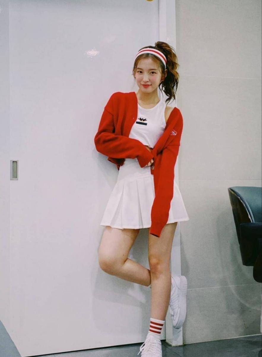 atasan rajut ala Arin Oh My Girl (instagram.com/ye._.vely618)
