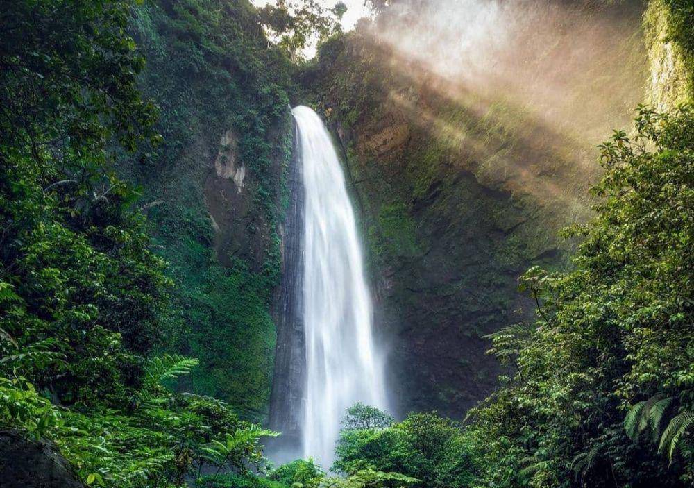 Air Terjun Kabut Pelangi (instagram.com/visitpronojiwo)