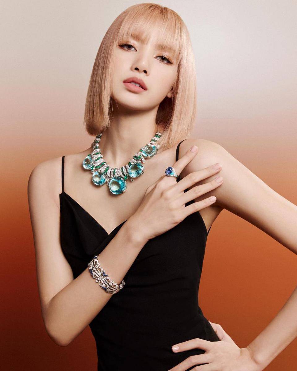 hair styling member BLACKPINK (instagram.com/lalalalisa_m)