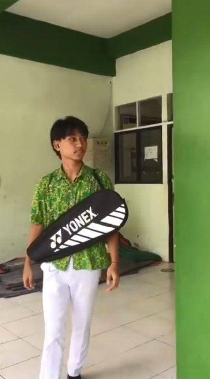 ide kocak pengganti tas (instagram.com/belaayuningtias)