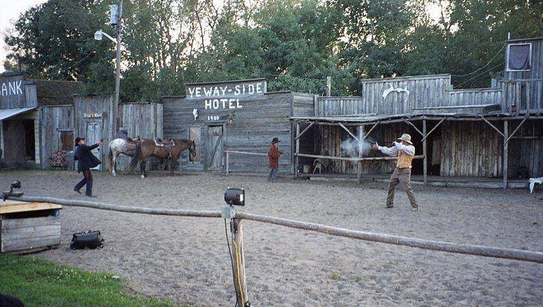 ilustrasi tembak-menembak Wild West, Elm Creek, Manitoba, Kanada, 13 Agustus 1998 (commons.wikimedia.org/Bob's Wild West Adventures)