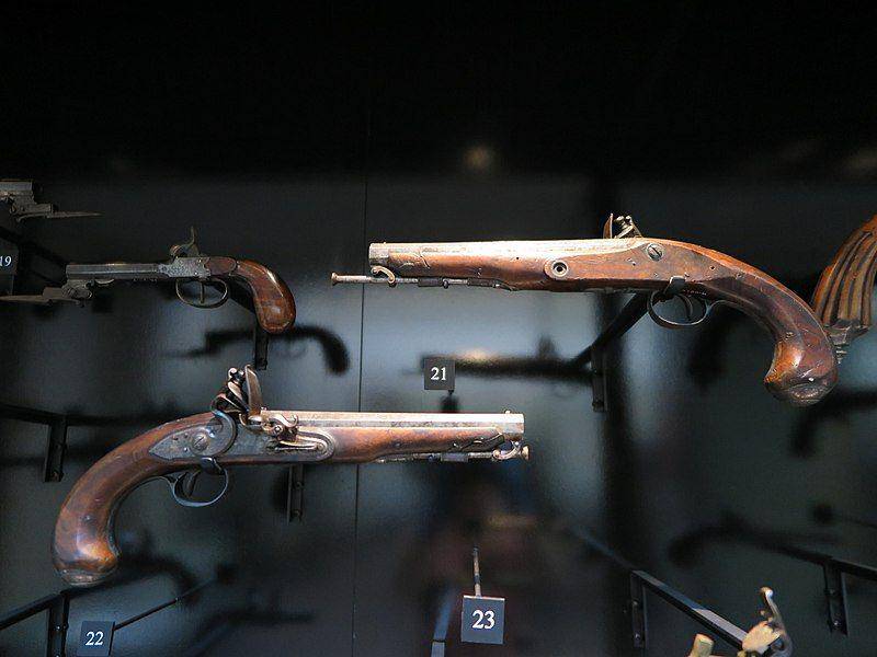 sepasang Gill dan Knubley, pistol duel flintlock, sekitar tahun 1790 (commons.wikimedia.org/Collection of Auckland Museum)