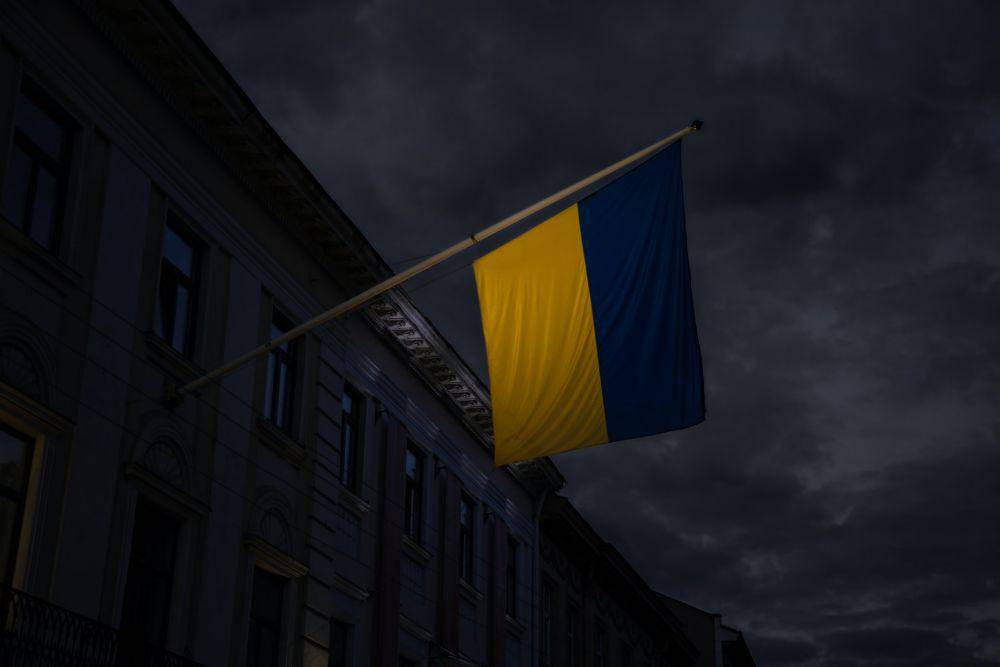 Bendera Ukraina (unsplash.com/@artem_kniaz)