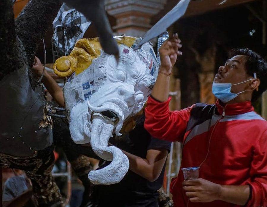 Proses pembuatan ogoh-ogoh. (Instagram.com/st.tunasmuda)