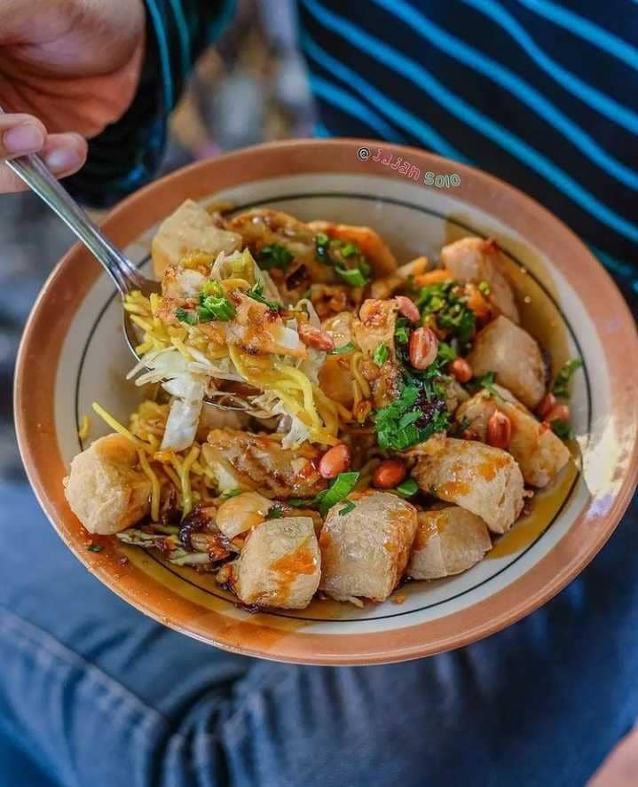 tahu kupat (instagram.com/jajansolo)