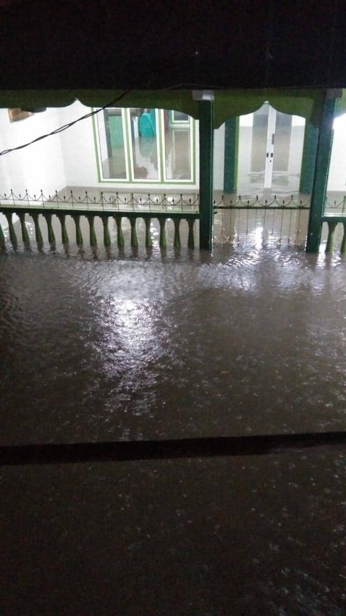 Suasana banjir di Kampung Aur kota Medan (Dok. Istimewa)