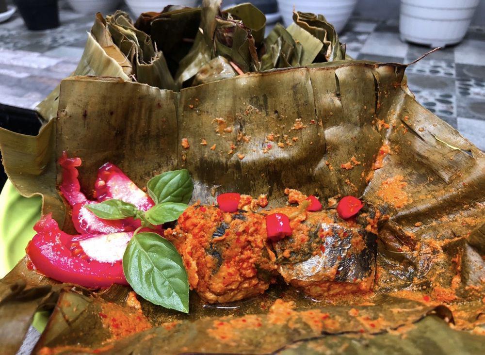 Pepes Tenggiri Bumbu Merah Khas Jatim, Hidangan Bergizi saat Pandemik