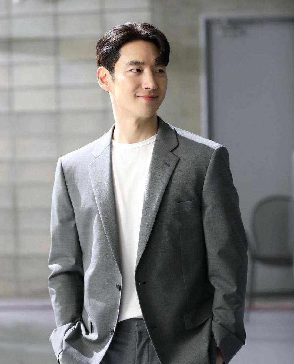 Lee Je Hoon (instagram.com/leejehoon_offical)