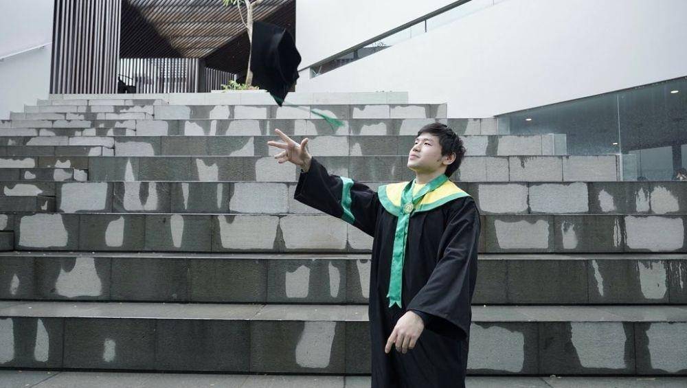Putra sulung Ahok, Nicholas Sean Purnama, usai diwisuda sebagai Sarjana Kedokteran (www.instagram.com/@nachoseann)