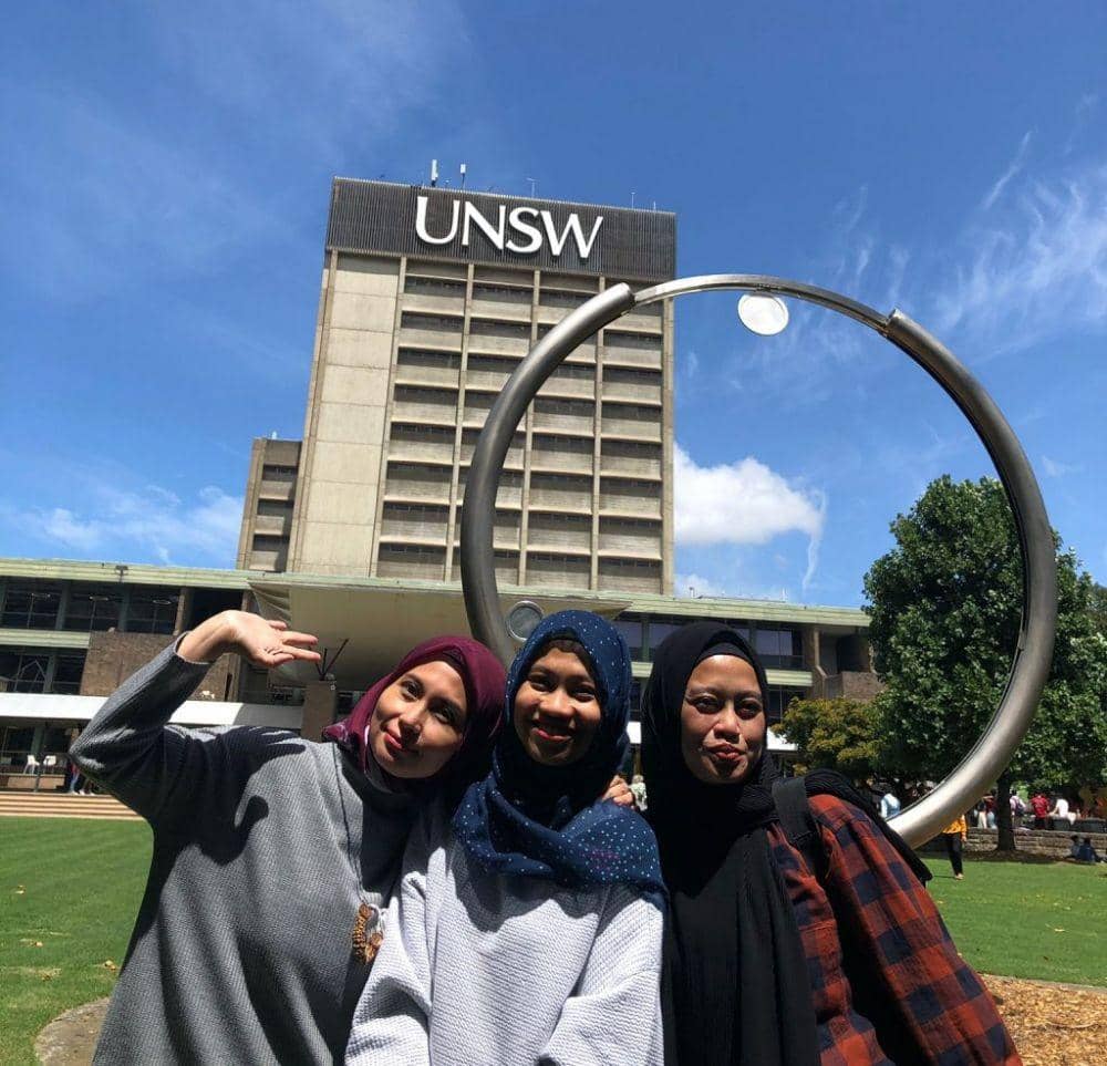 Shofia Islamia Ishar (paling kiri) dosen program studi Arsitektur Universitas Bandar Lampung (UBL) saat ini program Doktor (S3) di University New South Wales (UNSW) Sidney, Australia. (Dok. UBL).