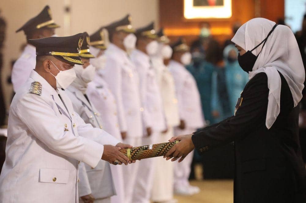 Setahun Dilantik, 17 Bupati/ Wali Kota Dapat Rapor Biru dari Khofifah