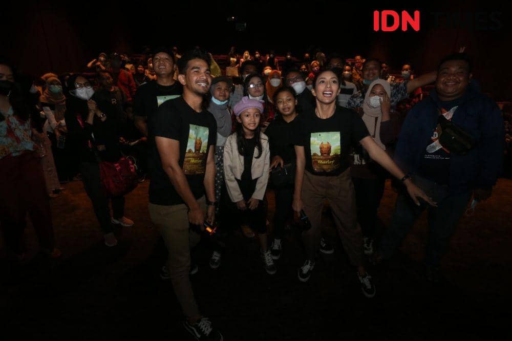Tyas Mirasih dan Tengku Tazi saat nobar film Marley di Tunjungan Plaza Surabaya. (IDN Times/Khusnul Hasana)