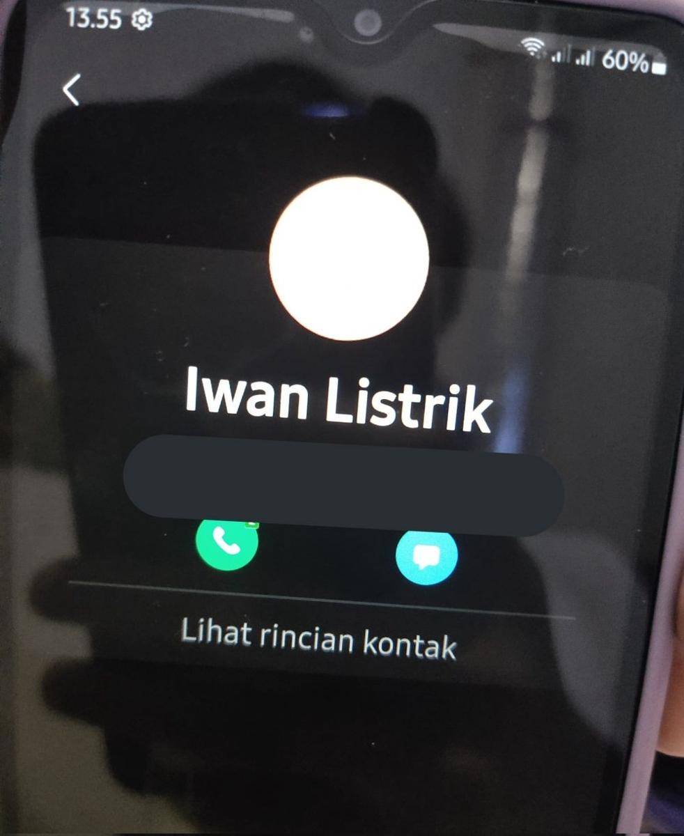 nama kontak HP emak (twitter.com/wambohuhu)