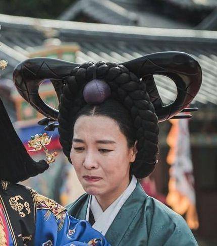 Aksesori korea. (insatgram.com/tvn_drama)