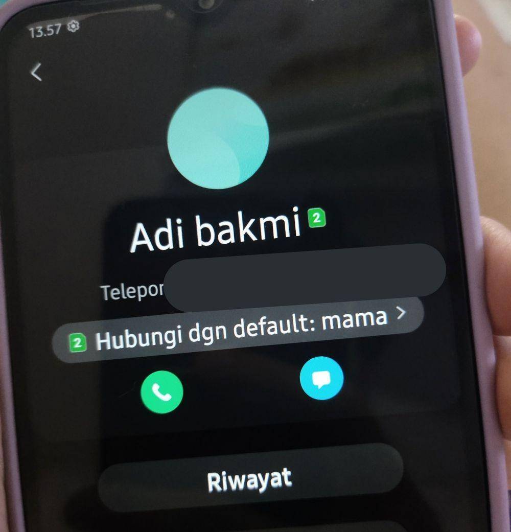 nama kontak HP emak (twitter.com/wambohuhu)