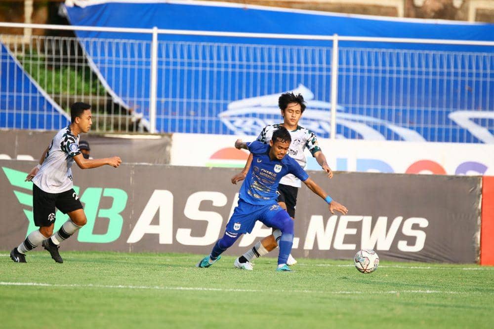 Pertandingan PSIS Semarang melawan Persikabo 1973 di laga pekan ke-28 BRI Liga 1 2021/2022 di Stadion I Gusti Ngurah Rai, Denpasar, Bali, Senin (28/2/2022). (dok. PSIS Semarang)