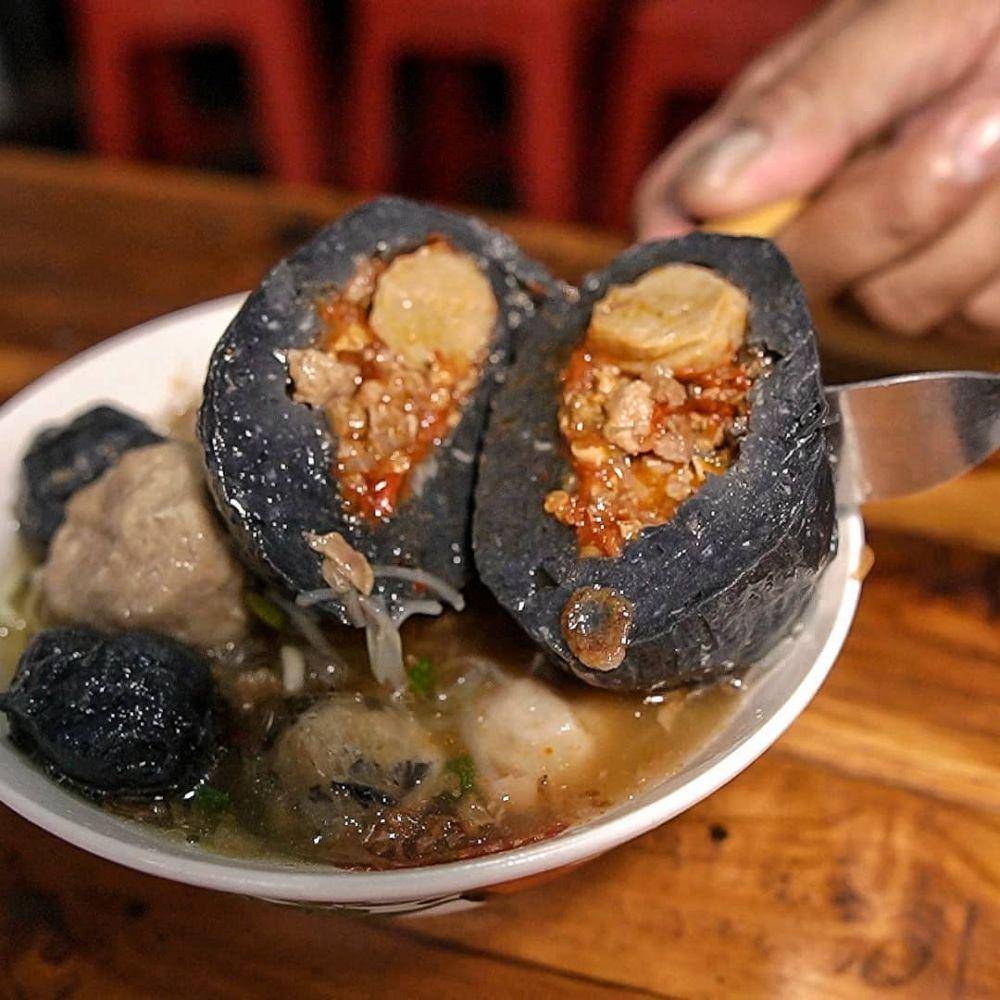Bakso hitam (instagram.com/yusuffardachannel)