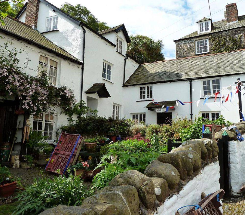 Clovelly (instagram.com/karen.messenger)