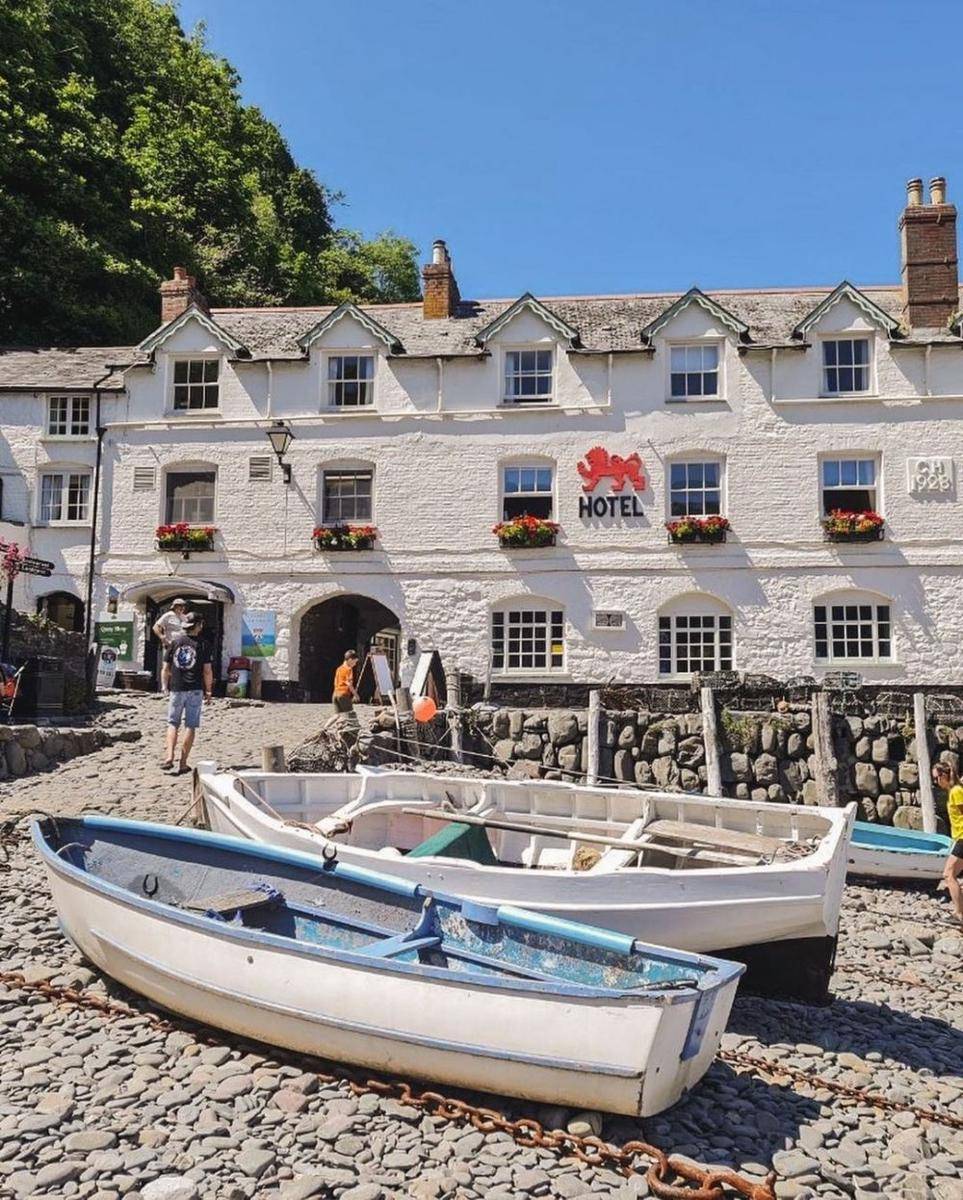 Red Lion Hotel (instagram.com/redlionclovelly)