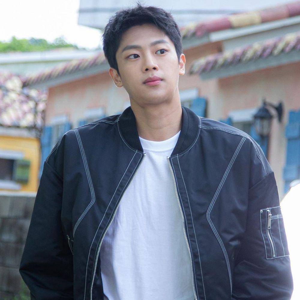 Lee Shin Young (instagram.com/leesinyoung_official)