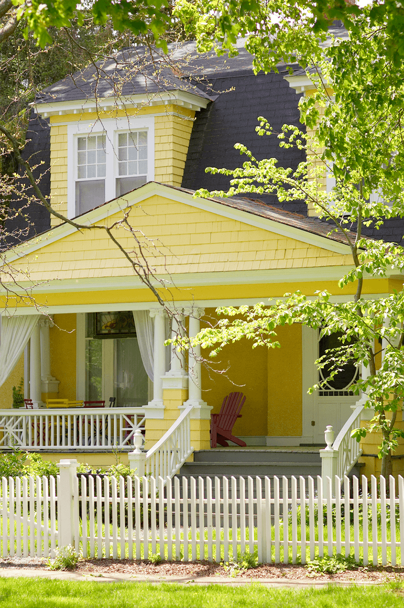 ilustrasi rumah warna kuning dan putih (wow1day.com)