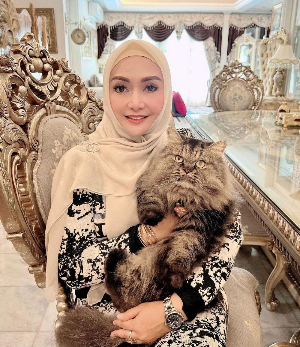 Kini Tampil Syar'i, 10 Potret Terbaru Eddies Adelia si Pocong Mumun