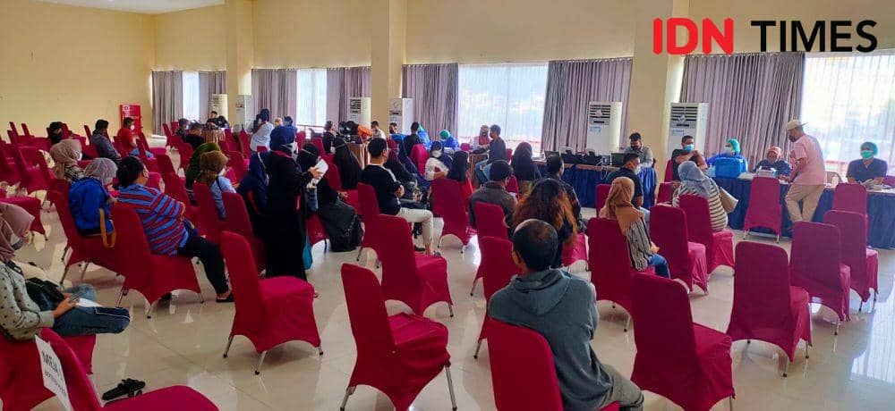 Vaksinasi COVID-19 di Balikpapan Kalimantan Timur, Kamis (28/2/2022). (IDN Times/Hilmansyah)