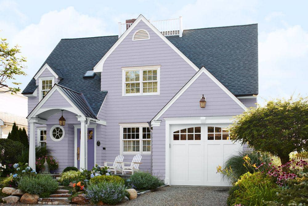 ilustrasi rumah warna lavender dan putih (bhg.com)