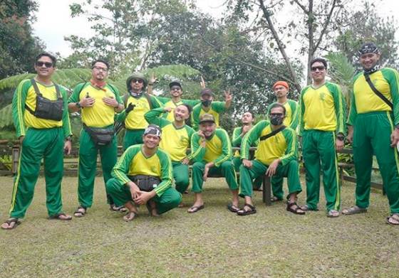 seragam lucu geng the prediksi (instagram.com/andreastaulany)