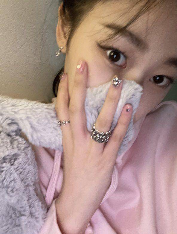 nail art Giselle aespa (twitter.com/aespa_official)