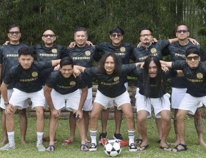 seragam lucu geng the prediksi (instagram.com/stevi.item)