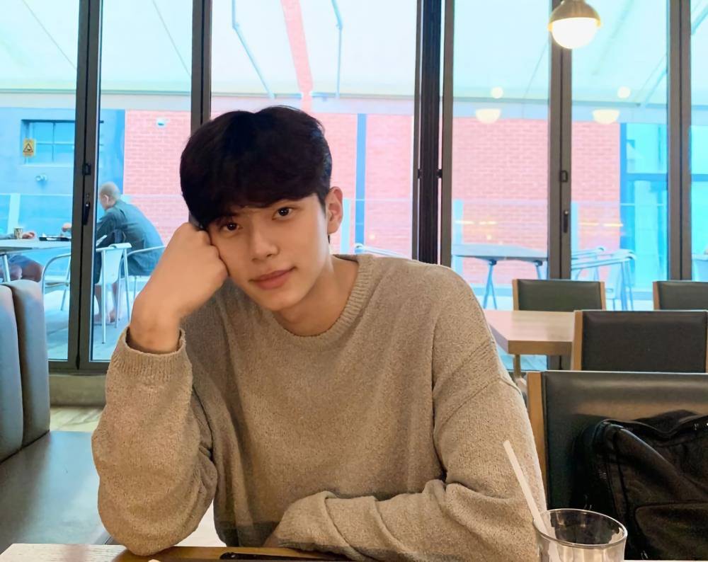 Lee Chae Min (instagram.com/l.c.m____)