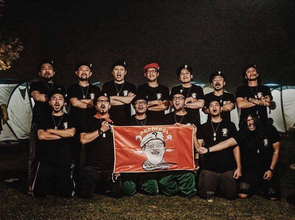 seragam lucu geng the prediksi (instagram.com/andreastaulany)