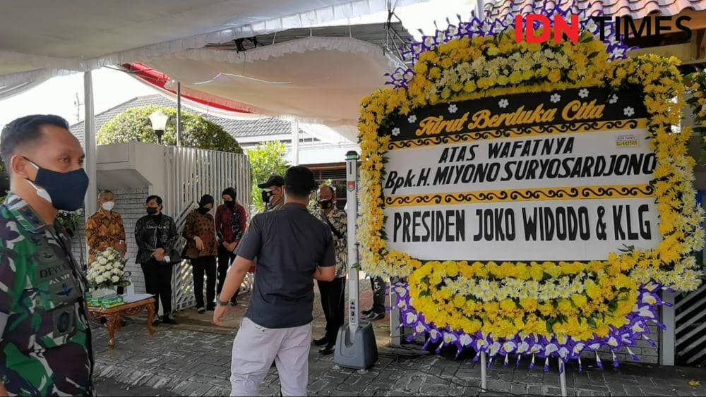 Suasana rumah duka Paman Presiden Jokowi di Banjarsari, Solo, Senin (28/2/2022). (IDNTimes/Larasati Rey)