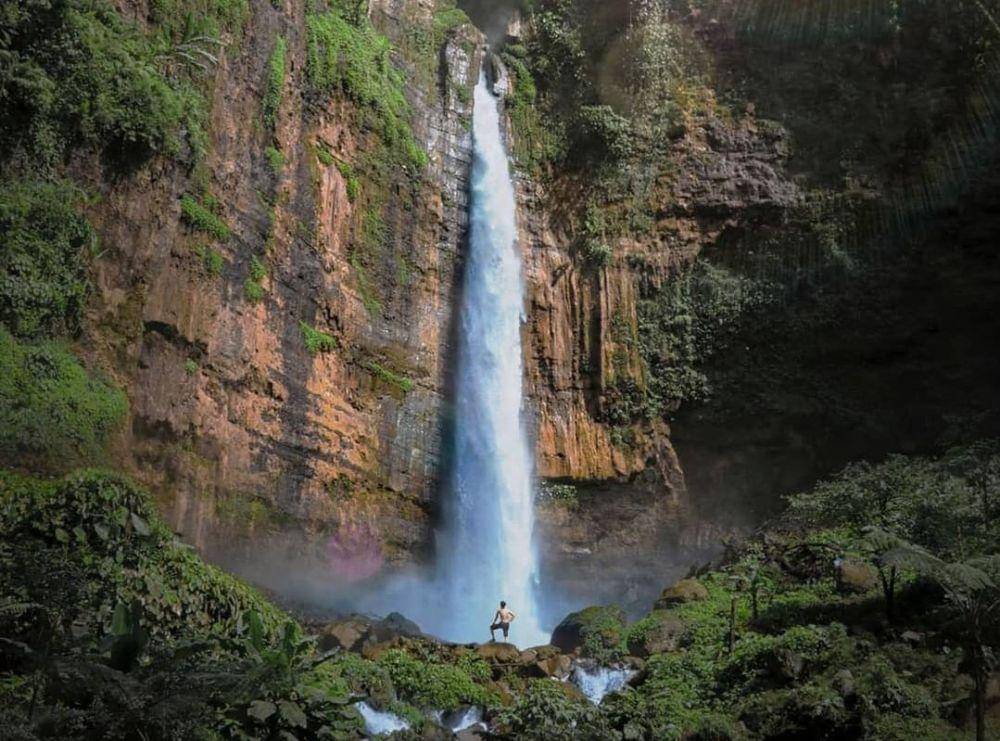 Air Terjun Kapas Biru (instagram.com/ilhamaditya_)