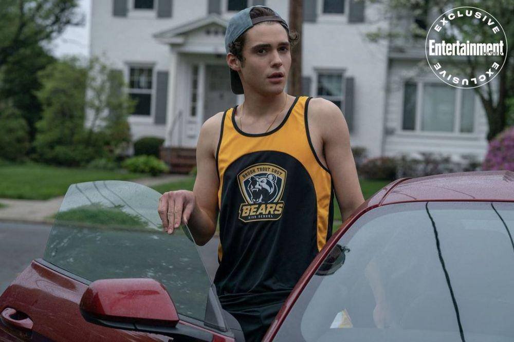 Joshua Bassett dalam film Better Nate Than Ever (instagram.com/entertainmenweekly)