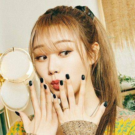nail art Giselle aespa (twitter.com/SMGirls4)