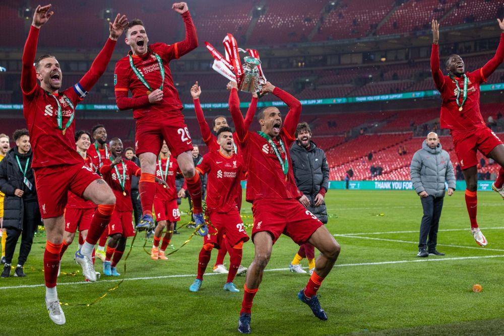 Para pemain Liverpool merayakan gelar Carabao Cup 2021/2022. (twitter.com/ThaiLFC)