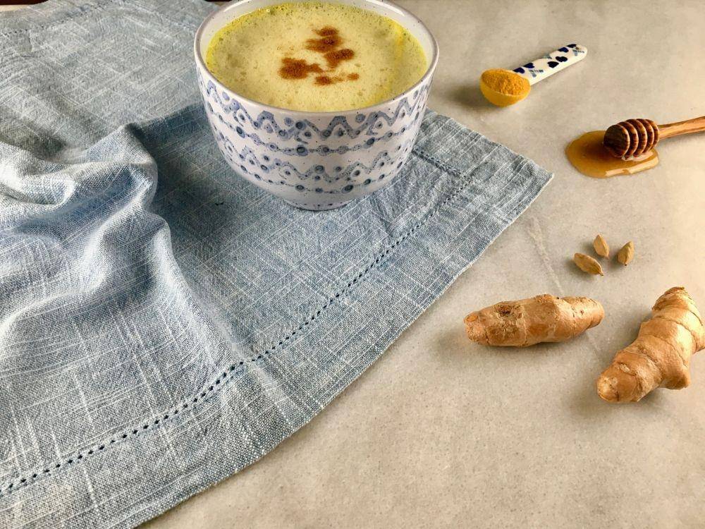 ilustrasi minuman dari jahe dan kunyit (unsplash.com/Hilary Hahn)