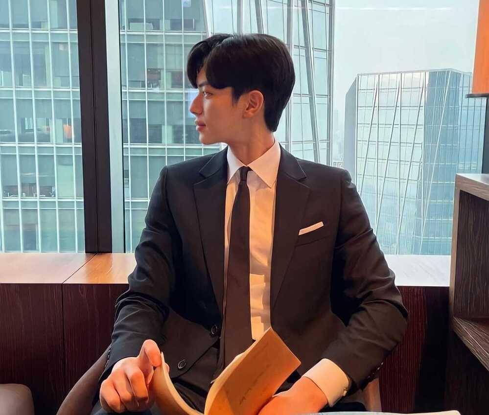 Lee Chae Min (instagram.com/l.c.m____)