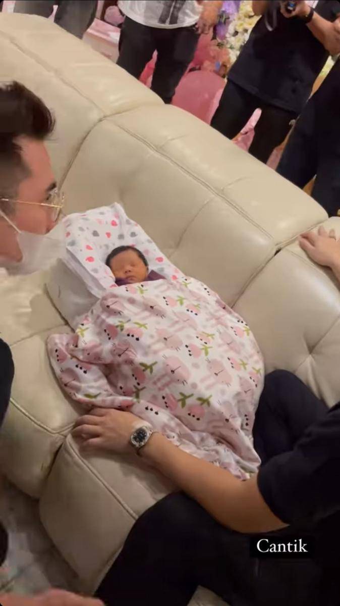 Verrel Bramasta bertemu Baby Ameena (instagram.com/bramastavrl)