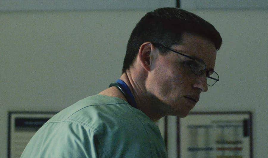 cuplikan adegan film The Good Nurse (dok. Netflix/The Good Nurse)