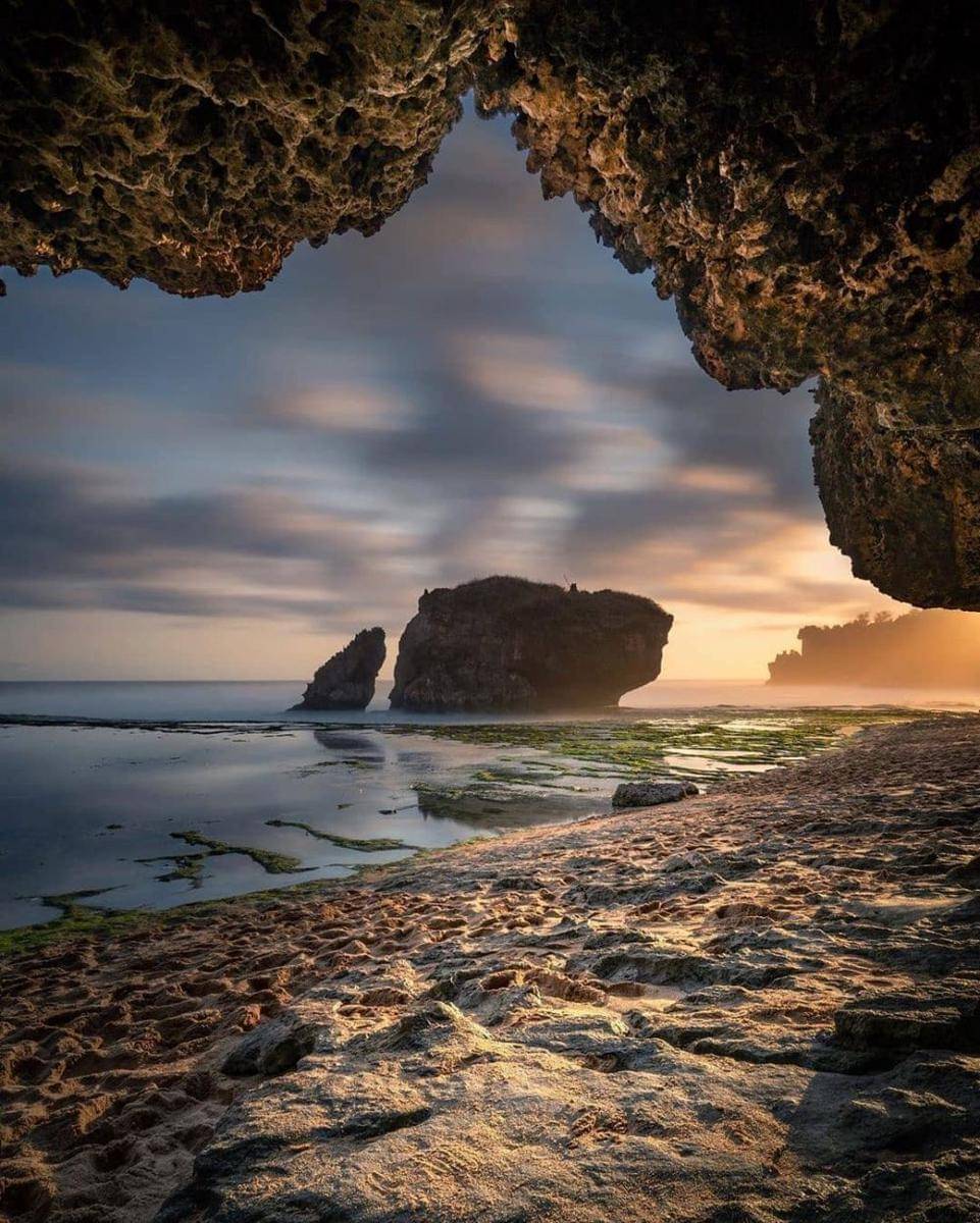 potret panorama Pantai Kukup (instagram.com/syahdieaphotography)