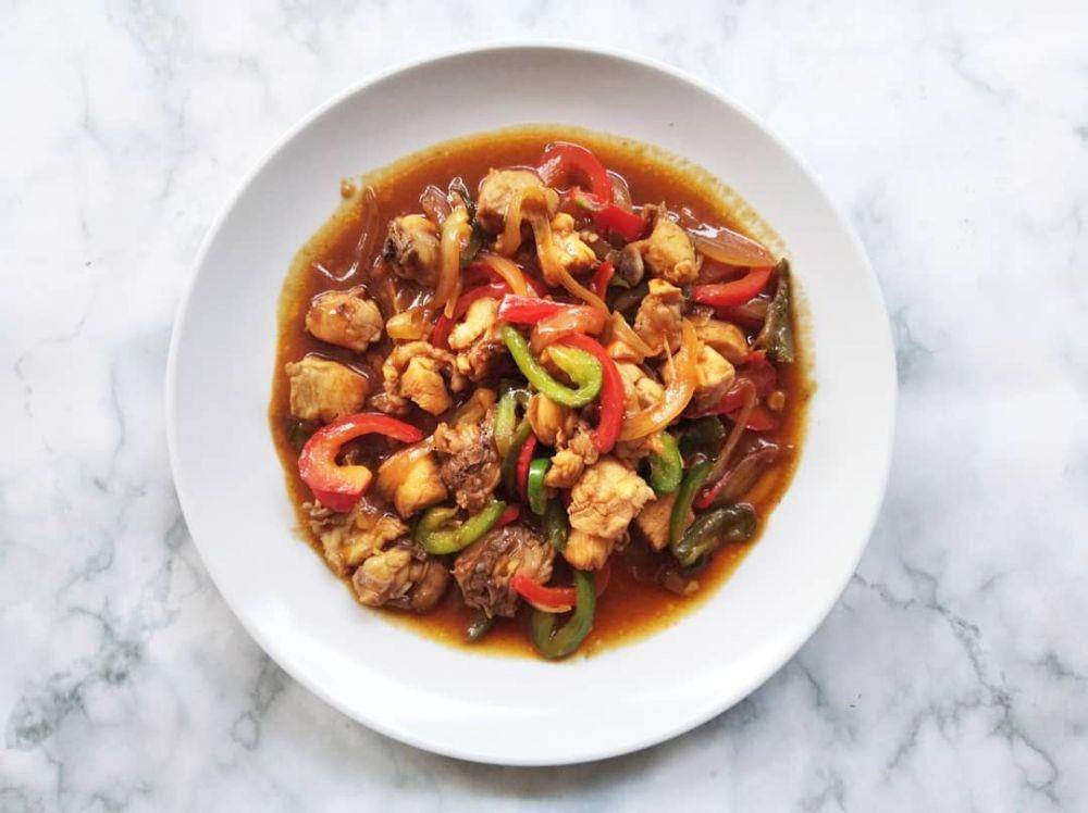 Ilustrasi ayam tumis paprika ala restoran (instagram.com/liaamalian)
